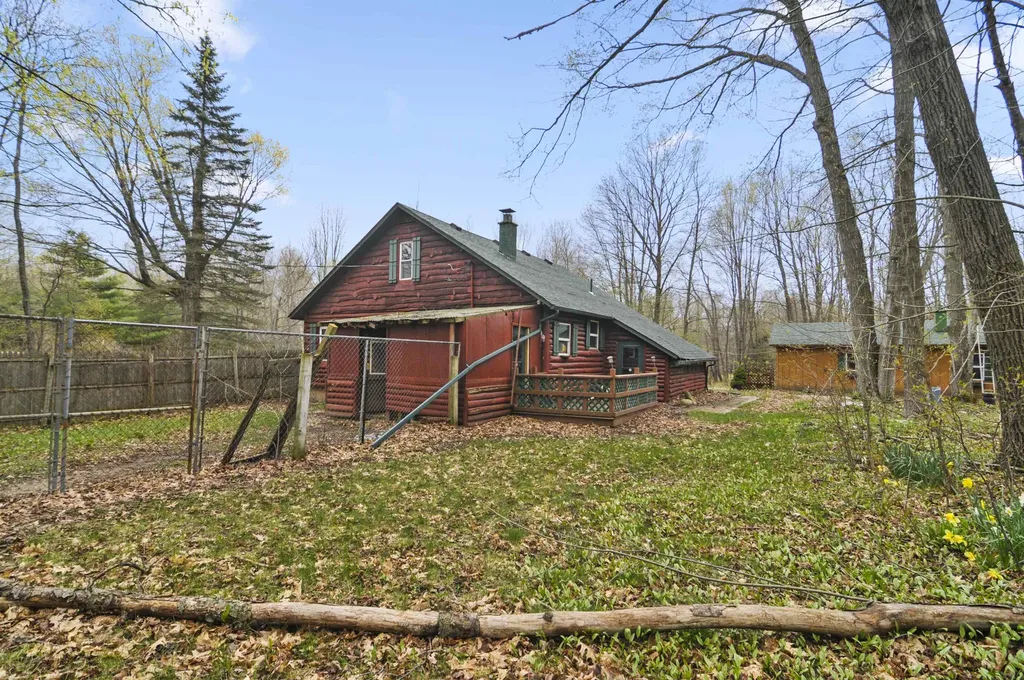 2561 E Johnson Road Norwich Township MI 49651
