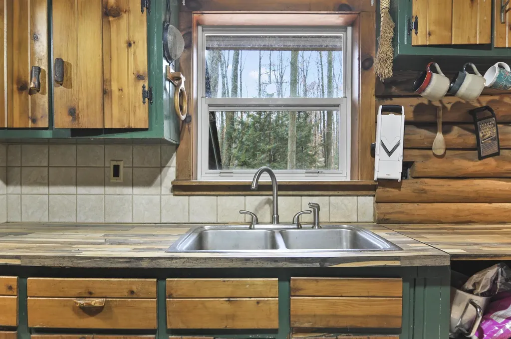 2561 E Johnson Road Norwich Township MI 49651