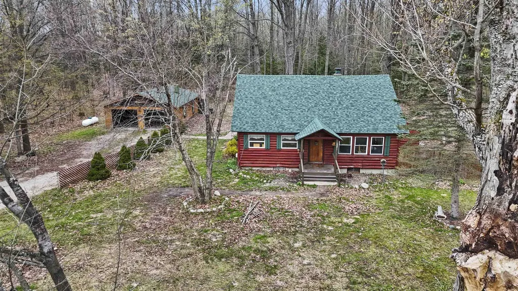 2561 E Johnson Road Norwich Township MI 49651