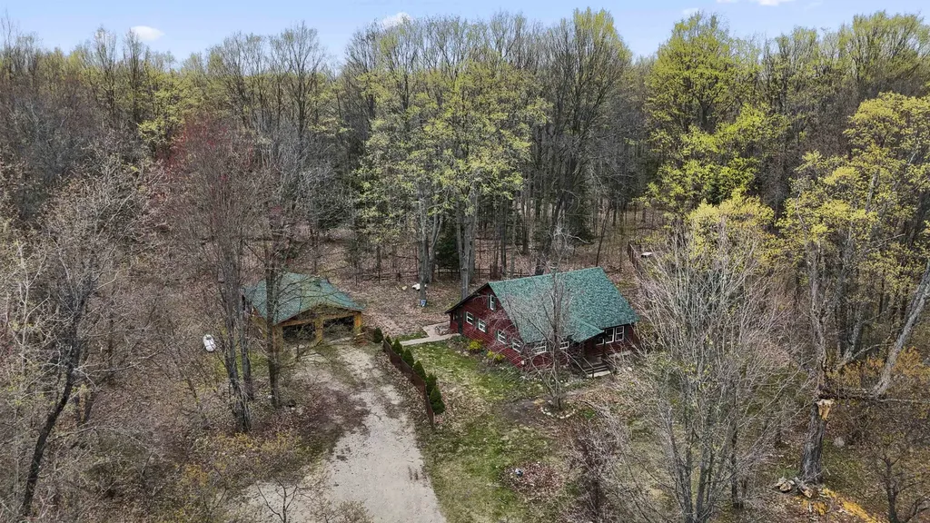 2561 E Johnson Road Norwich Township MI 49651