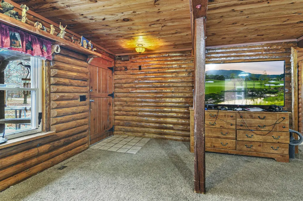 2561 E Johnson Road Norwich Township MI 49651
