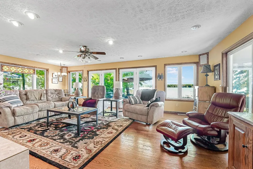 4923 Lakeview Drive Green Lake Township MI 49643