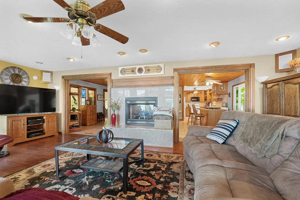 4923 Lakeview Drive Green Lake Township MI 49643