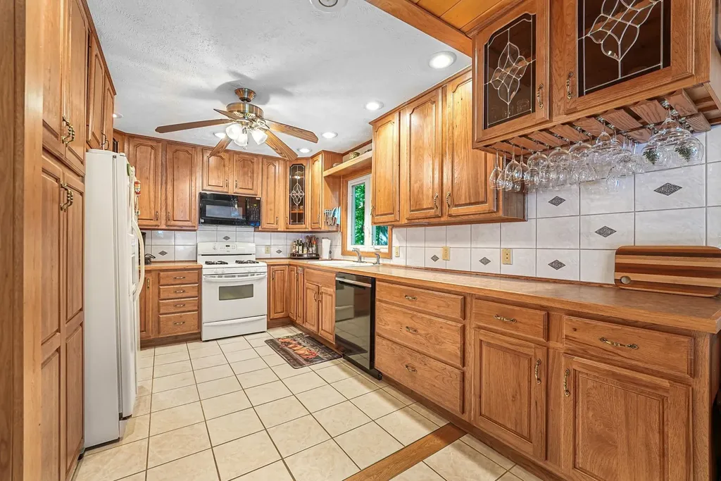 4923 Lakeview Drive Green Lake Township MI 49643