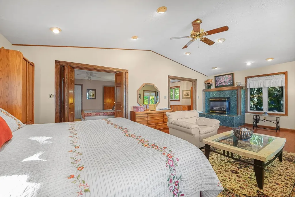 4923 Lakeview Drive Green Lake Township MI 49643