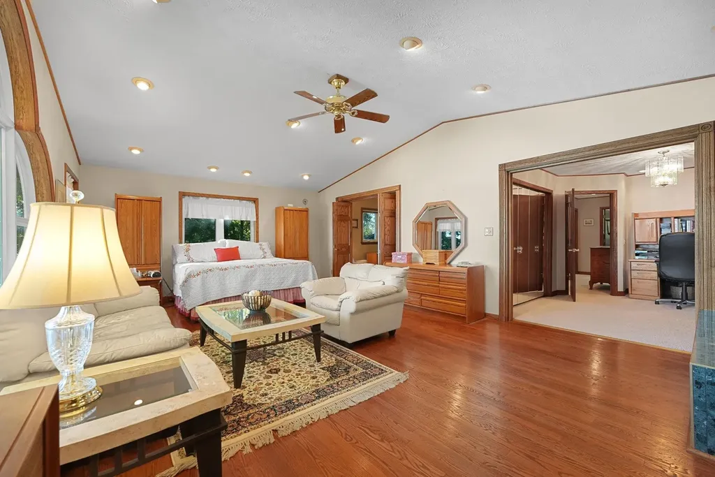 4923 Lakeview Drive Green Lake Township MI 49643