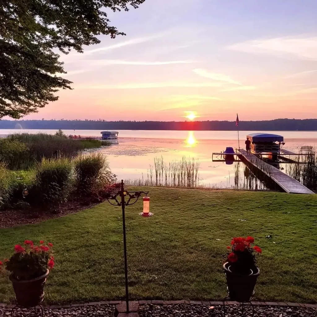 4923 Lakeview Drive Green Lake Township MI 49643