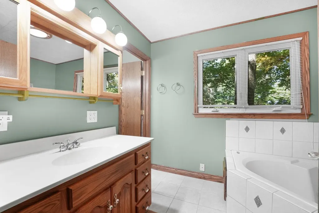 4923 Lakeview Drive Green Lake Township MI 49643