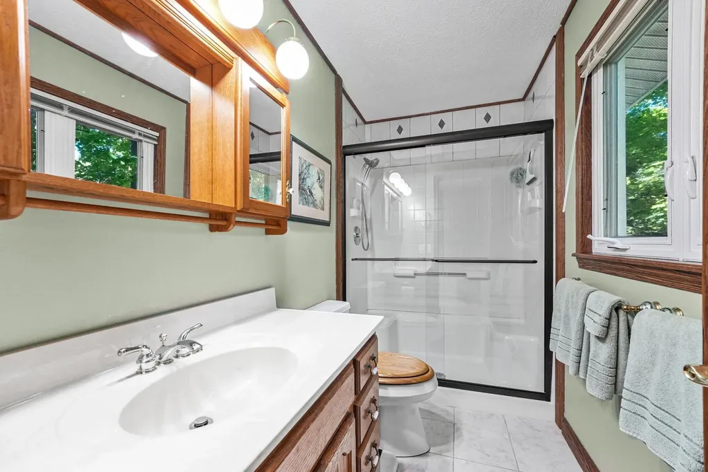 4923 Lakeview Drive Green Lake Township MI 49643