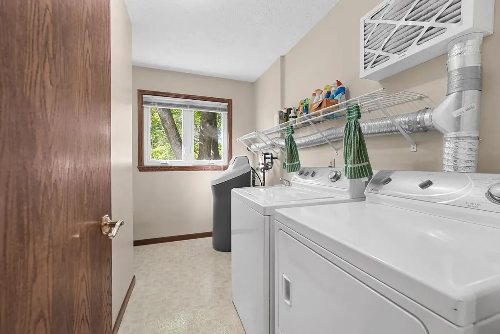 4923 Lakeview Drive Green Lake Township MI 49643