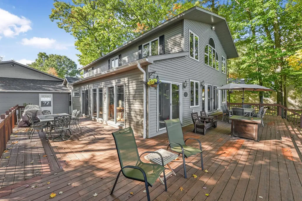 4923 Lakeview Drive Green Lake Township MI 49643