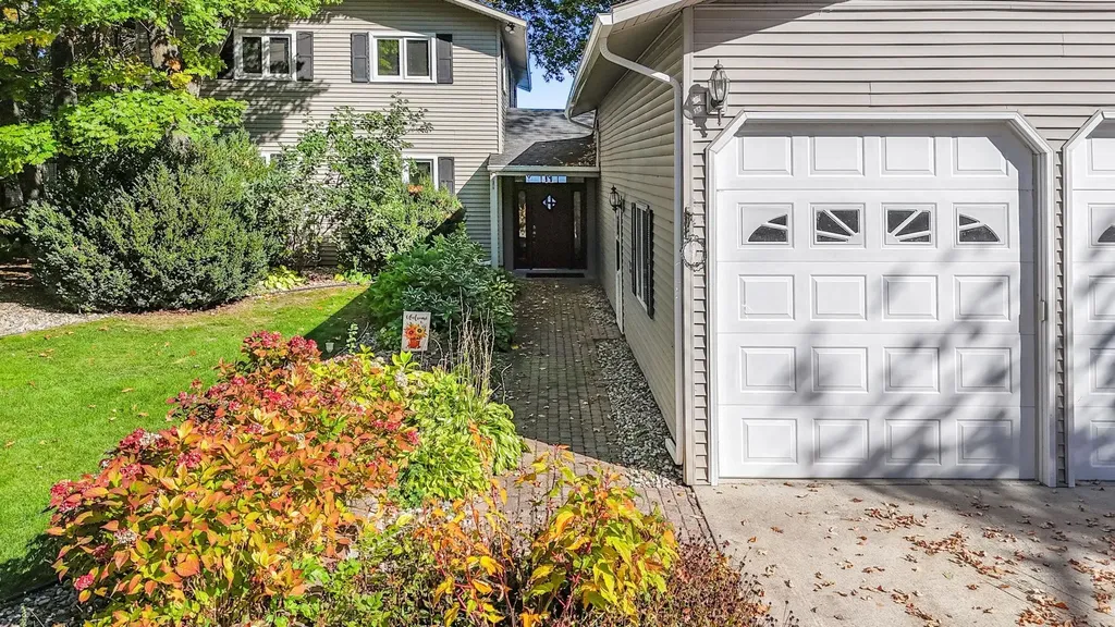 4923 Lakeview Drive Green Lake Township MI 49643