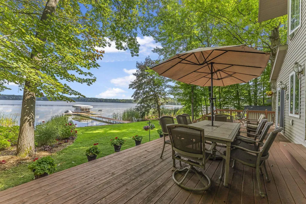 4923 Lakeview Drive Green Lake Township MI 49643