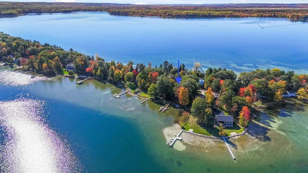 4923 Lakeview Drive Green Lake Township MI 49643