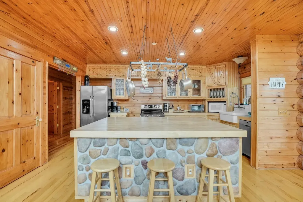 1085 Bundy Drive Broomfield Township MI 48893