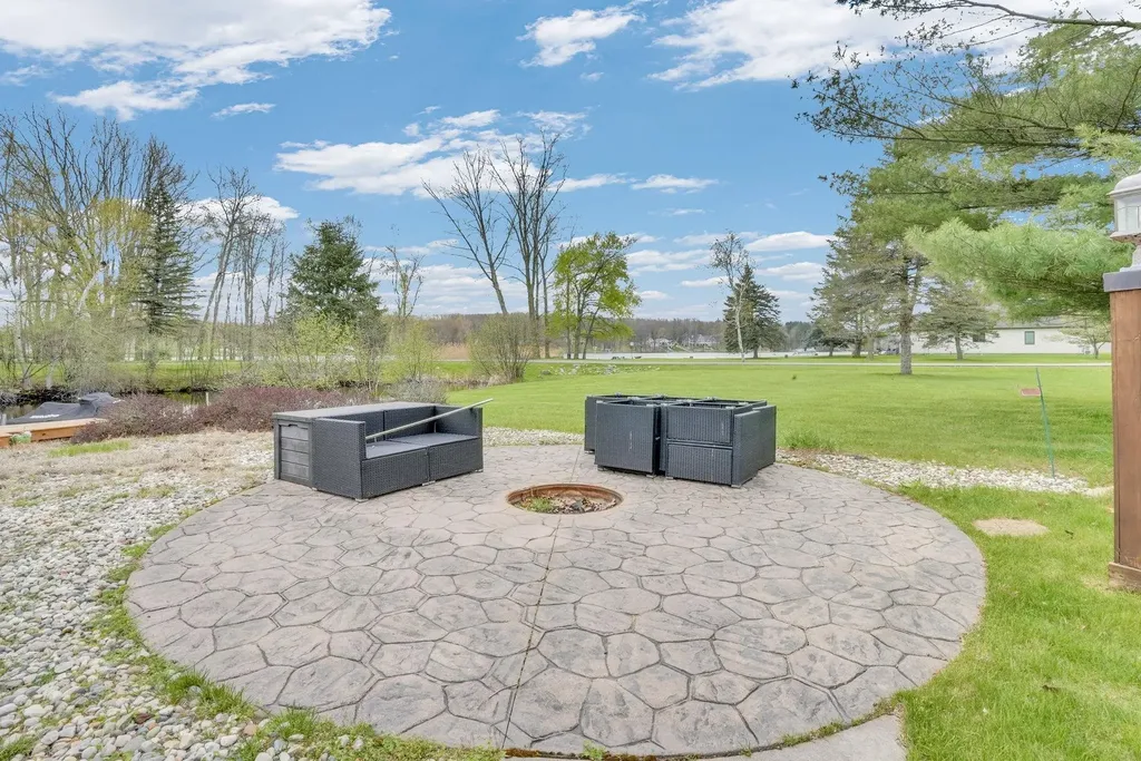 1085 Bundy Drive Broomfield Township MI 48893