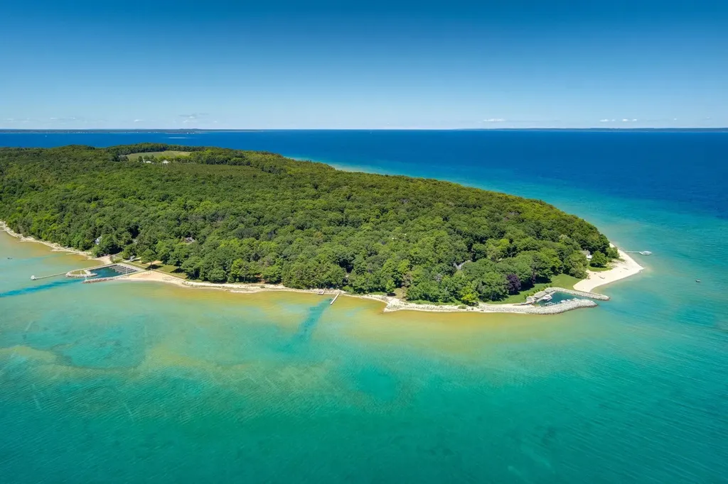 4152 N Omena Point Road Leelanau Township MI 49674