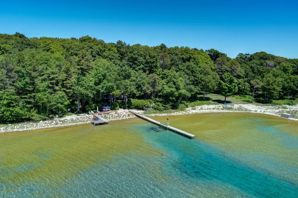 4152 N Omena Point Road Leelanau Township MI 49674