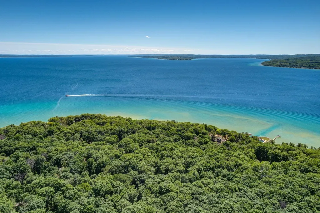 4152 N Omena Point Road Leelanau Township MI 49674