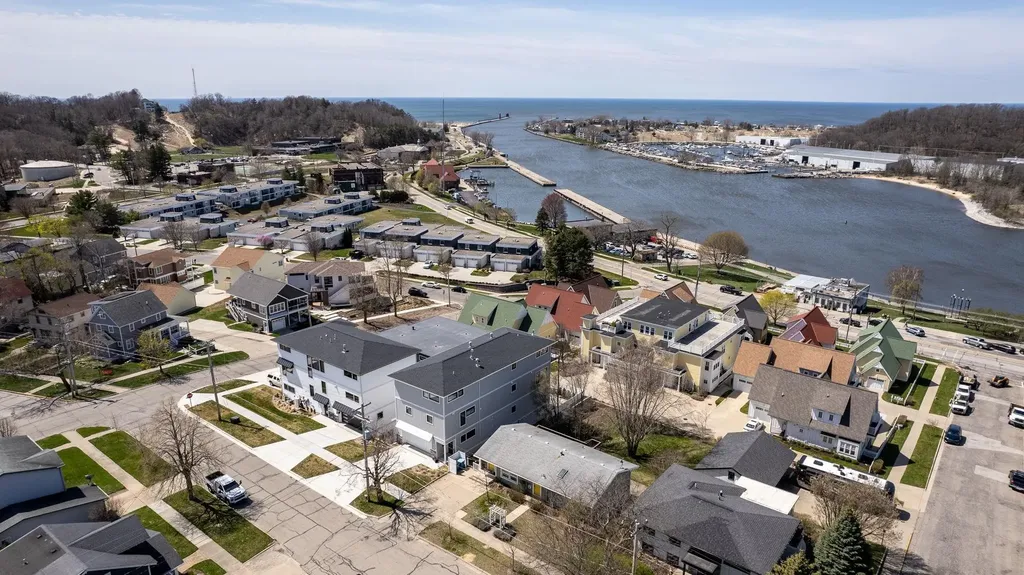 49 Howard Avenue Grand Haven Charter Township MI 49517
