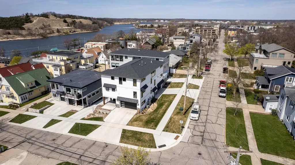 49 Howard Avenue Grand Haven Charter Township MI 49517