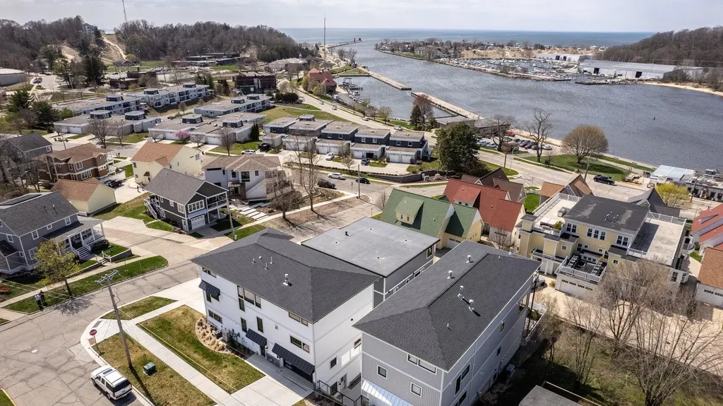 49 Howard Avenue Grand Haven Charter Township MI 49517