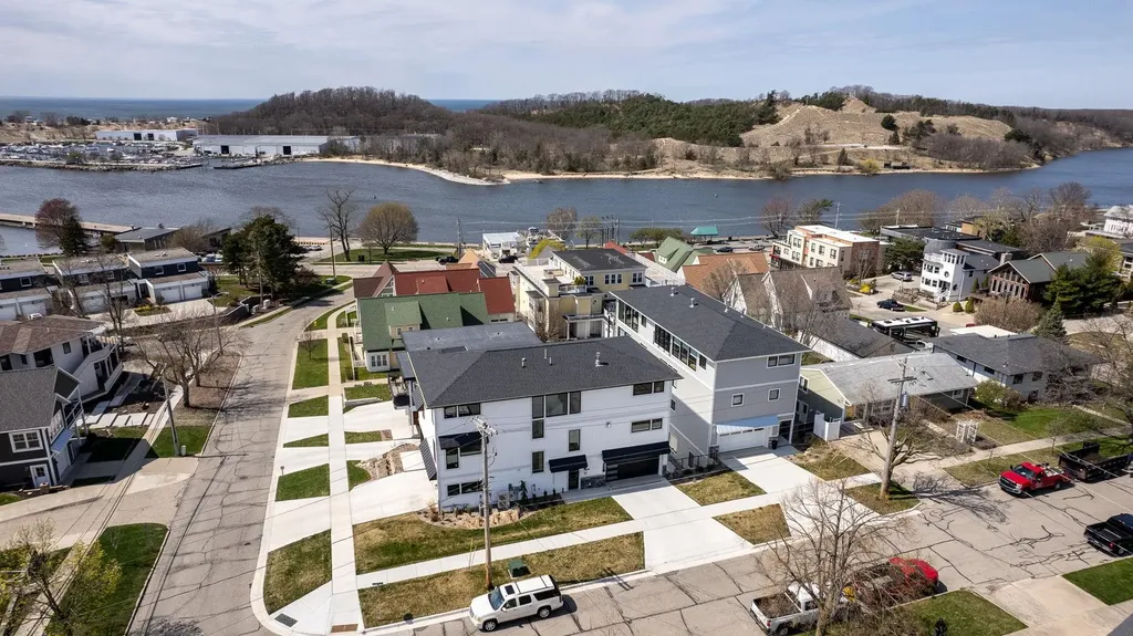 49 Howard Avenue Grand Haven Charter Township MI 49517