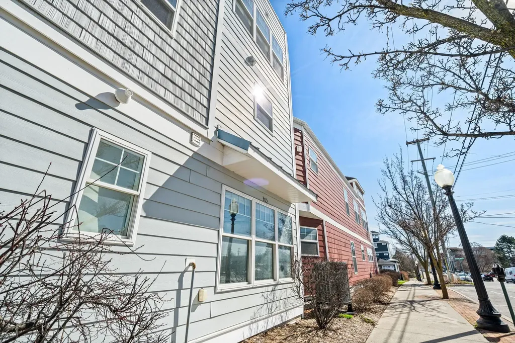 305 E Eighth Traverse City City MI 49684