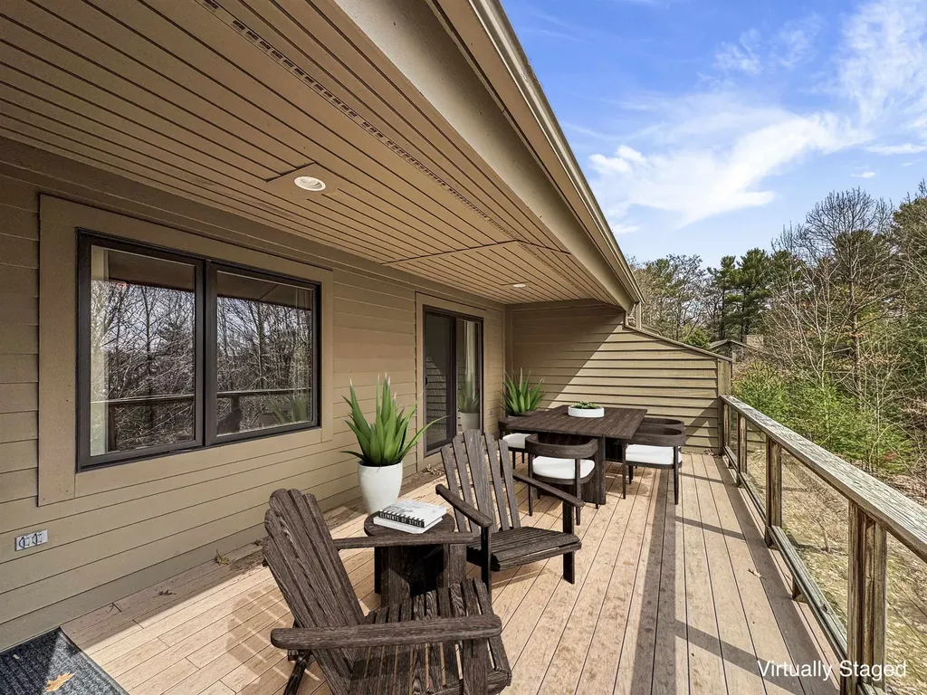 6179 Red Fox Run Peninsula Township MI 49686