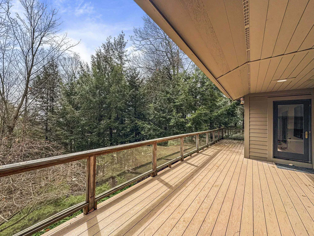 6179 Red Fox Run Peninsula Township MI 49686