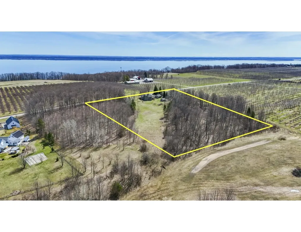470 S Donnybrook Road Suttons Bay Township MI 49682