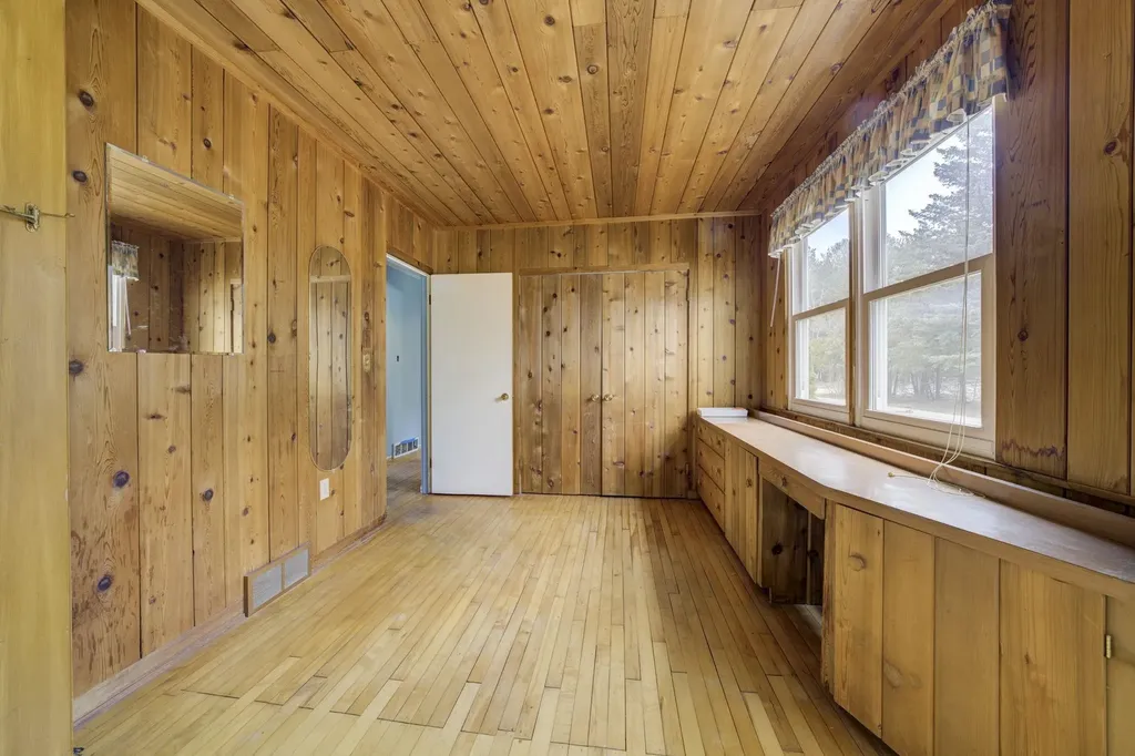 974 N Mill Street Leelanau Township MI 49670