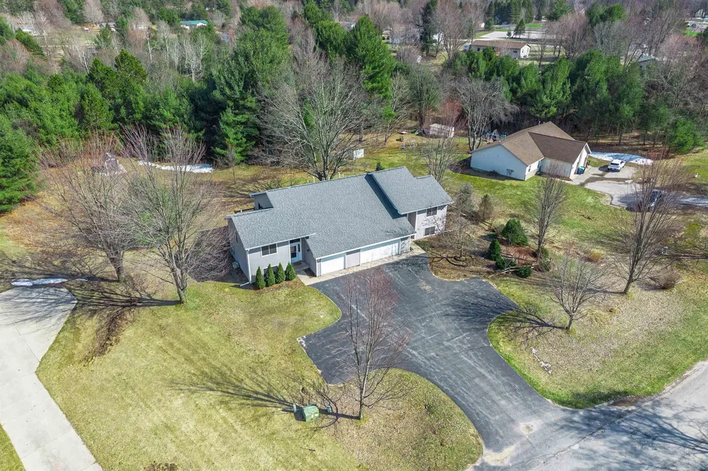 4398 & 4400 W Manhattan Long Lake Township MI 49685
