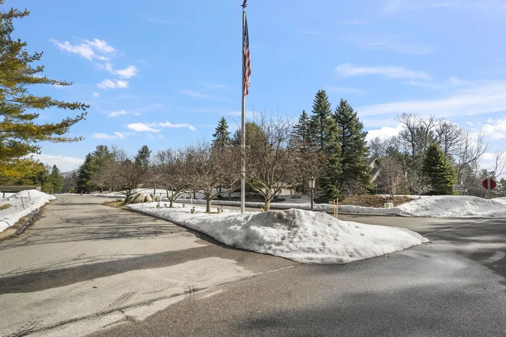 6475 Mission Ridge Peninsula Township MI 49686