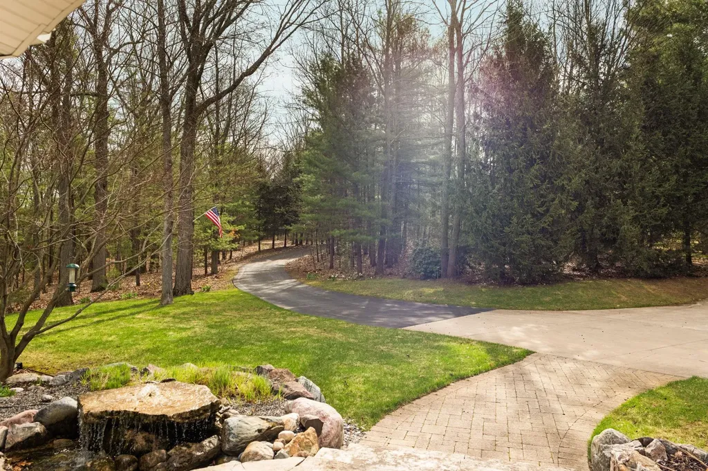 6802 Brandow Woods Long Lake Township MI 49684