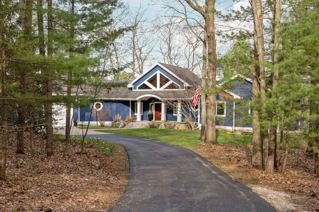 6802 Brandow Woods Long Lake Township MI 49684