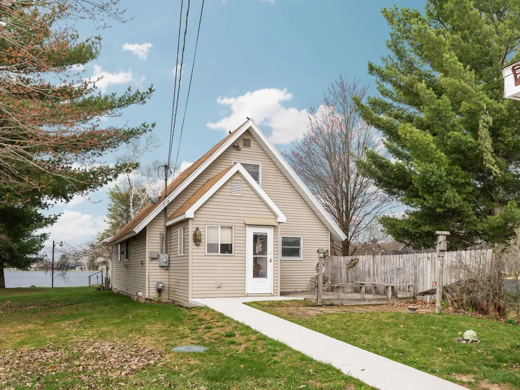 7049 W White Birch Avenue Lake Township MI 49651