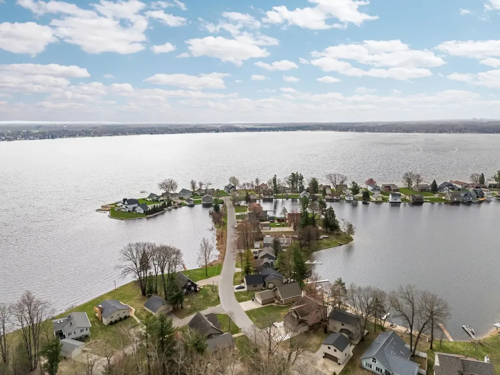 7049 W White Birch Avenue Lake Township MI 49651