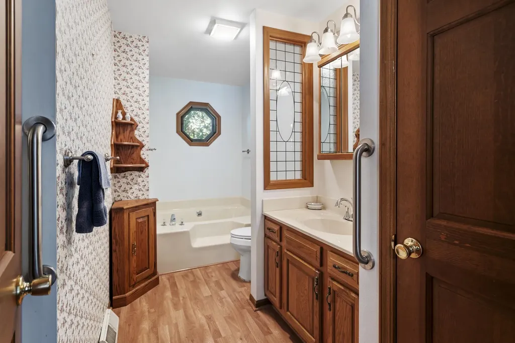 11332 Peninsula Drive Peninsula Township MI 49686
