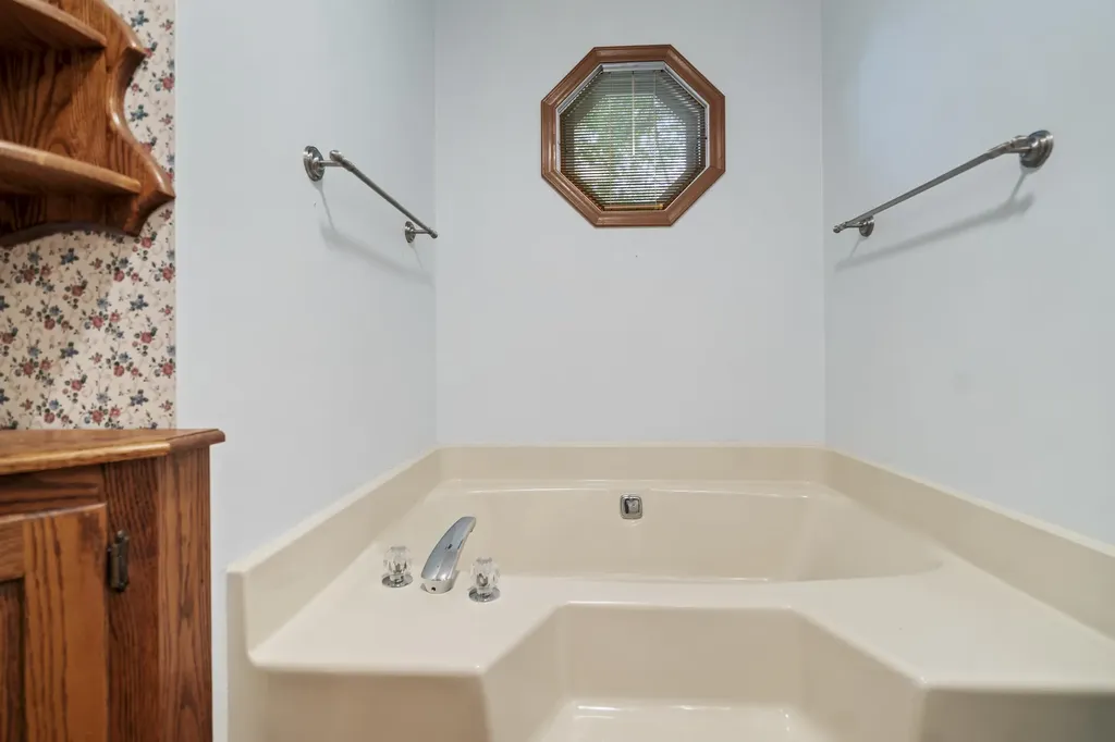 11332 Peninsula Drive Peninsula Township MI 49686