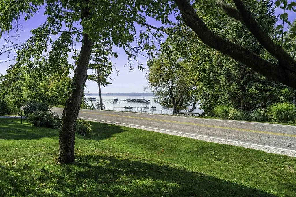 11332 Peninsula Drive Peninsula Township MI 49686