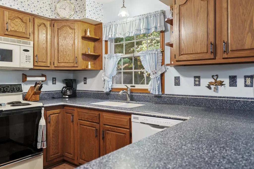 11332 Peninsula Drive Peninsula Township MI 49686