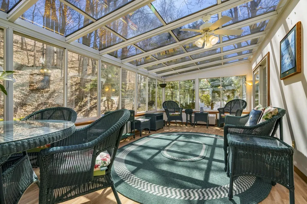 11332 Peninsula Drive Peninsula Township MI 49686