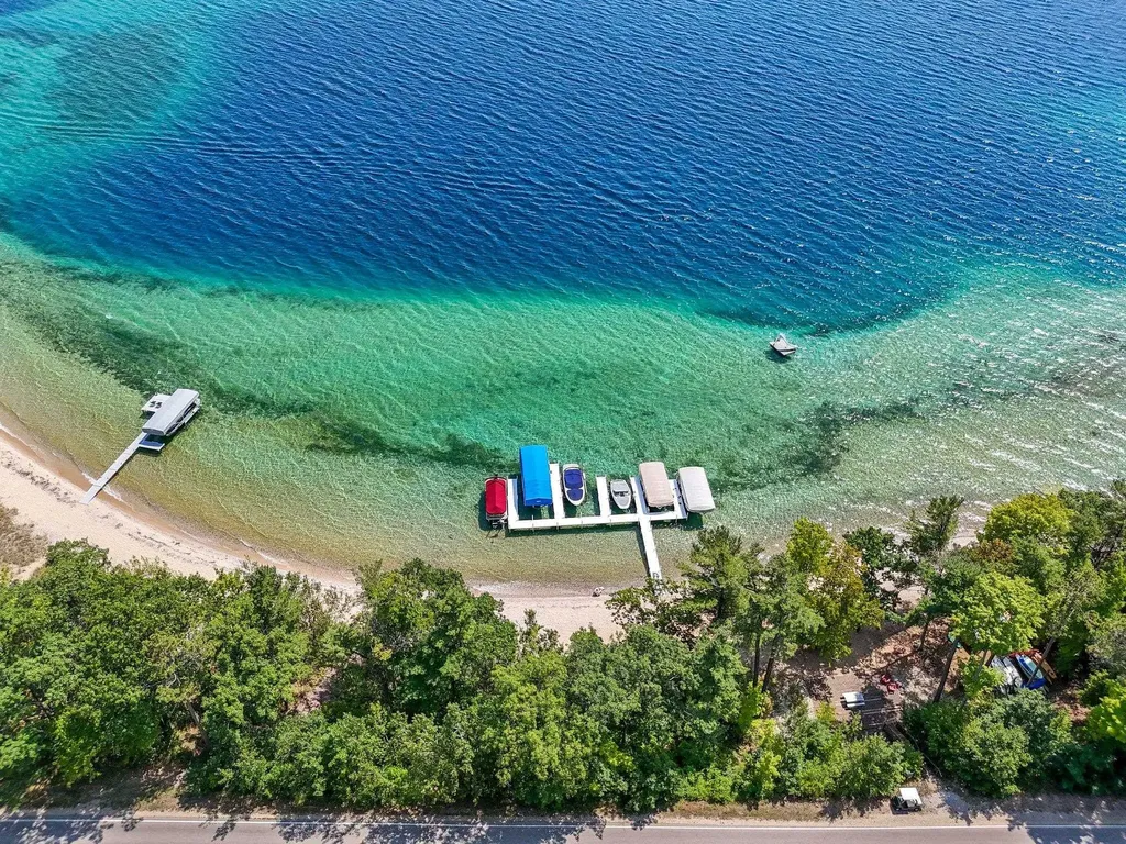 11648 Willow Point Peninsula Township MI 49686