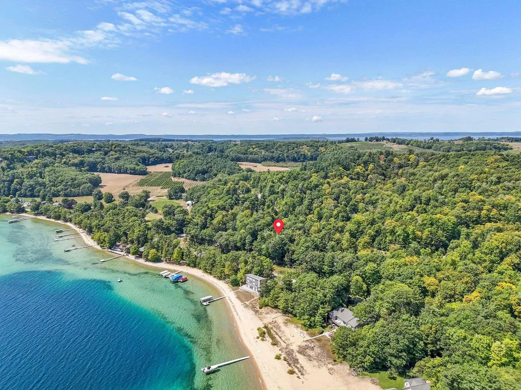 11648 Willow Point Peninsula Township MI 49686