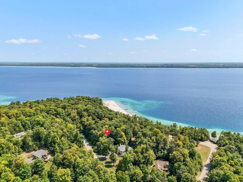 11648 Willow Point Peninsula Township MI 49686