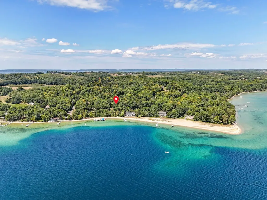 11648 Willow Point Peninsula Township MI 49686