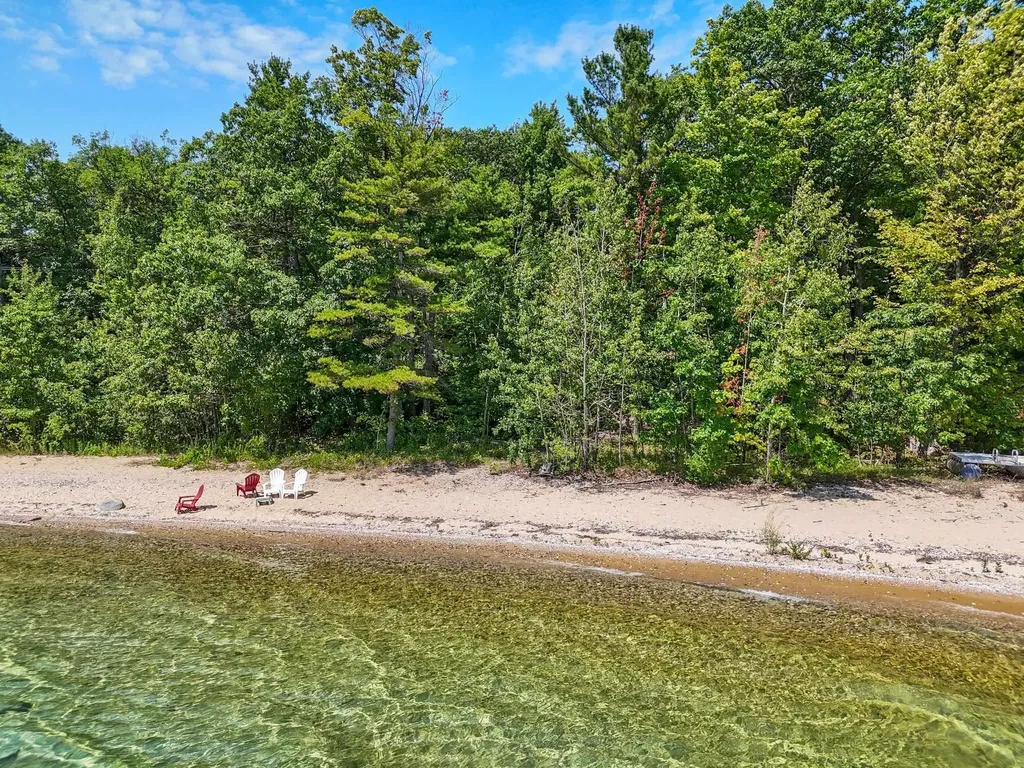11648 Willow Point Peninsula Township MI 49686