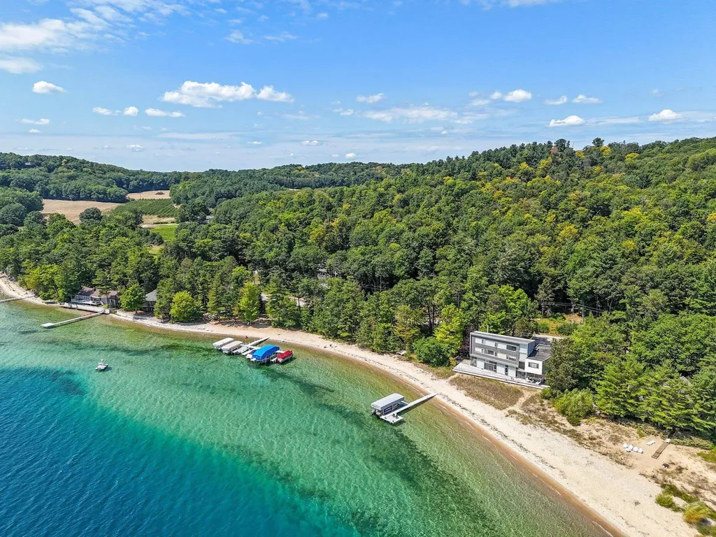 11648 Willow Point Peninsula Township MI 49686