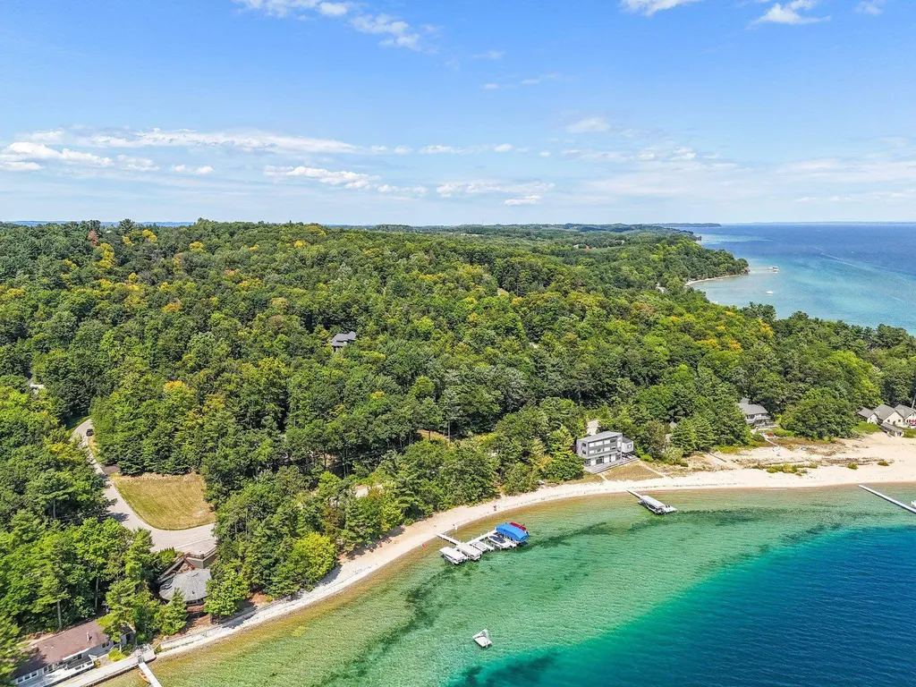 11648 Willow Point Peninsula Township MI 49686